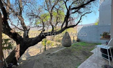 Altozano. RENTA - Casa con 3 recámaras, estudio, cuarto de servicio, área de TV
