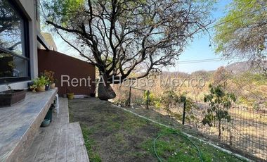Altozano. RENTA - Casa con 3 recámaras, estudio, cuarto de servicio, área de TV