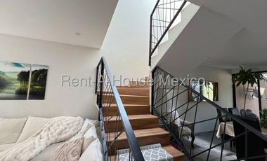 Altozano. RENTA - Casa con 3 recámaras, estudio, cuarto de servicio, área de TV