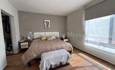 Altozano. RENTA - Casa con 3 recámaras, estudio, cuarto de servicio, área de TV