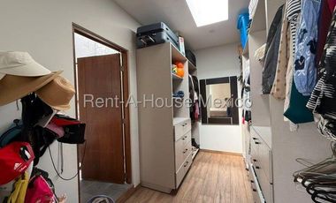 Altozano. RENTA - Casa con 3 recámaras, estudio, cuarto de servicio, área de TV