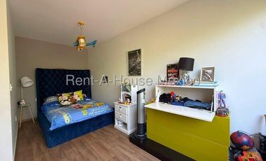 Altozano. RENTA - Casa con 3 recámaras, estudio, cuarto de servicio, área de TV