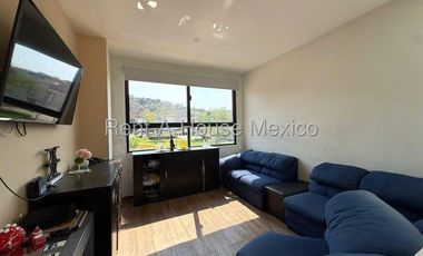 Altozano. RENTA - Casa con 3 recámaras, estudio, cuarto de servicio, área de TV
