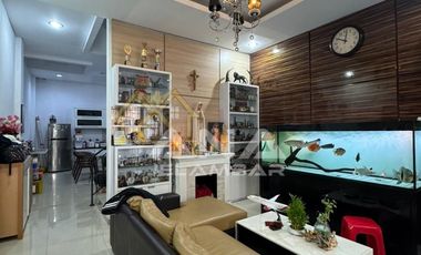 ANA RUMAH UK 4.65X16M DI KOMPLEK KAVLING POLRI JELAMBAR
