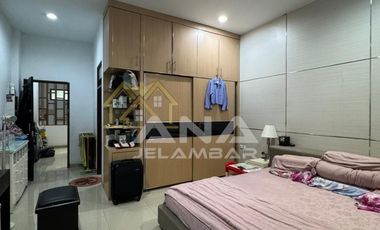 ANA RUMAH UK 4.65X16M DI KOMPLEK KAVLING POLRI JELAMBAR