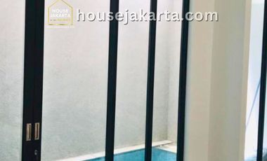 Disewakan Rumah Kemang Fully Furnished + Swimming Poo