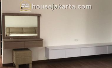 Disewakan Rumah Kemang Fully Furnished + Swimming Poo