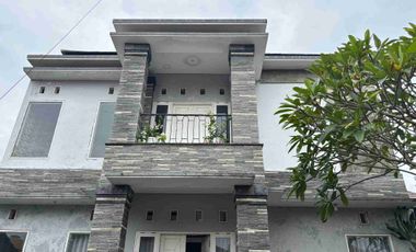 Buc Rumah 2Lt 306M2 Taman Luas Link Perum Siulan Penatih Garase 4Mobil
