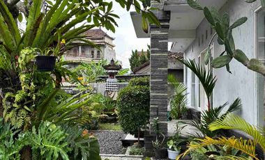 Buc Rumah 2Lt 306M2 Taman Luas Link Perum Siulan Penatih Garase 4Mobil