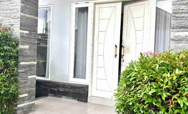 Buc Rumah 2Lt 306M2 Taman Luas Link Perum Siulan Penatih Garase 4Mobil