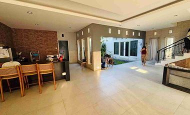 Buc Rumah 2Lt 306M2 Taman Luas Link Perum Siulan Penatih Garase 4Mobil