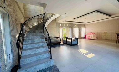 Buc Rumah 2Lt 306M2 Taman Luas Link Perum Siulan Penatih Garase 4Mobil