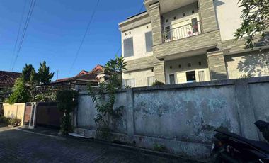 Buc Rumah 2Lt 306M2 Taman Luas Link Perum Siulan Penatih Garase 4Mobil