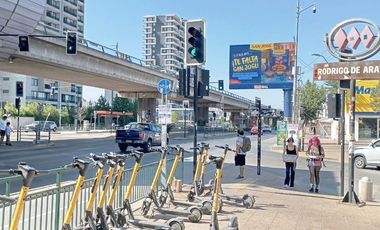 Hermoso Depto. 3D/2B+E A Pasos Del Metro Rodrigo De Araya