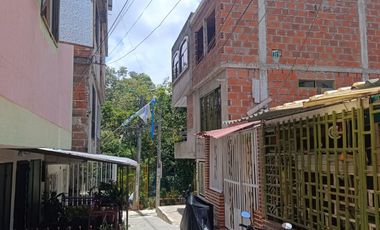 SE VENDE CASA EN ESTORAQUES