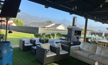 Hermosa parcela con Casa y Canchas de Padel en La Cruz