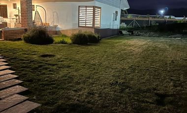 Hermosa parcela con Casa y Canchas de Padel en La Cruz