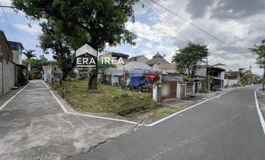 TANAH DIJUAL DI SOLO SERENGAN DEKAT PASAR HARJODAKSINO, ALUN ALUN KIDUL
