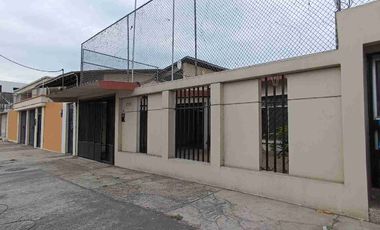 Casa de venta en Urdesa Central de 5 dormitorios - Guayaquil Ecuador