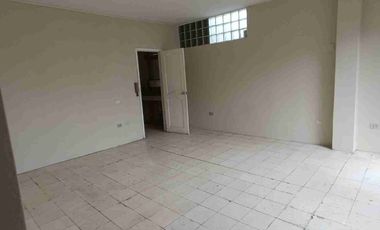 Casa de venta en Urdesa Central de 5 dormitorios - Guayaquil Ecuador