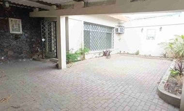Casa de venta en Urdesa Central de 5 dormitorios - Guayaquil Ecuador