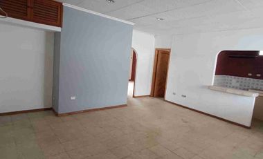 Casa de venta en Urdesa Central de 5 dormitorios - Guayaquil Ecuador