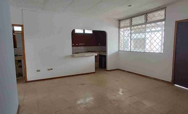 Casa de venta en Urdesa Central de 5 dormitorios - Guayaquil Ecuador