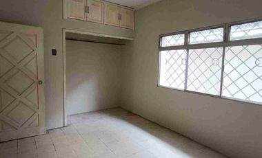 Casa de venta en Urdesa Central de 5 dormitorios - Guayaquil Ecuador