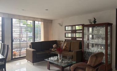 LINDO Y COMODO APARTAMENTO. EXCELENTE UBICACION