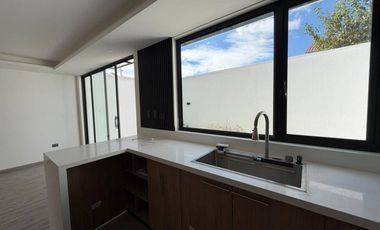 Casa en venta, último modelo, aplica crédito VIP, sector Santa María Sayaus