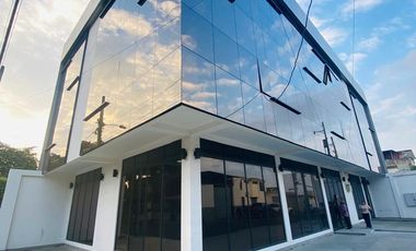 SE ALQUILA EDIFCIO CORP. UBICADO EN EL  Sector La California, Portoviejo