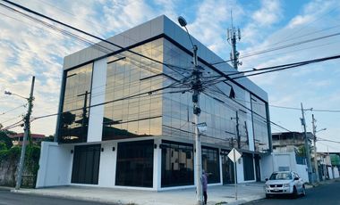 SE ALQUILA EDIFCIO CORP. UBICADO EN EL  Sector La California, Portoviejo
