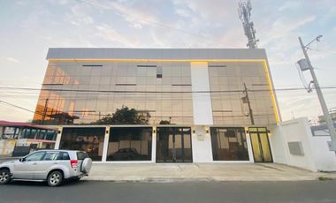 SE ALQUILA EDIFCIO CORP. UBICADO EN EL  Sector La California, Portoviejo