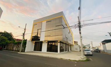 SE ALQUILA EDIFCIO CORP. UBICADO EN EL  Sector La California, Portoviejo