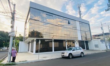 SE ALQUILA EDIFCIO CORP. UBICADO EN EL  Sector La California, Portoviejo