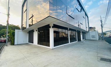SE ALQUILA EDIFCIO CORP. UBICADO EN EL  Sector La California, Portoviejo