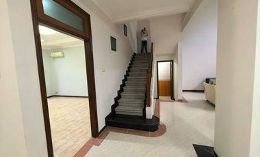 Dijual/Sewa Cepat Rumah Villa Bukit Mas surabaya barat Baru Renovasi Seperti Baru Siap Huni