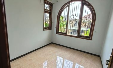 Dijual/Sewa Cepat Rumah Villa Bukit Mas surabaya barat Baru Renovasi Seperti Baru Siap Huni