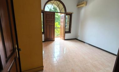 Dijual/Sewa Cepat Rumah Villa Bukit Mas surabaya barat Baru Renovasi Seperti Baru Siap Huni