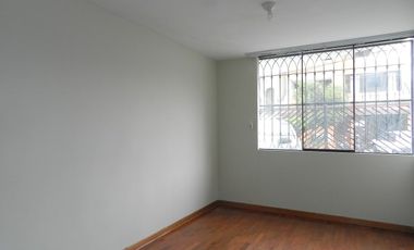 ALQUILO DPTO. CON COCHERA, 1er piso, a un paso de la Av. Precursores