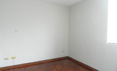 ALQUILO DPTO. CON COCHERA, 1er piso, a un paso de la Av. Precursores