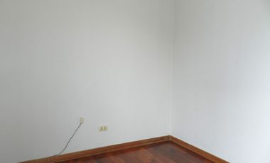 ALQUILO DPTO. CON COCHERA, 1er piso, a un paso de la Av. Precursores
