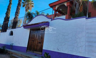 Inmueble con 6 suites, terraza y patio central en El Salto