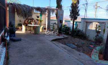 Inmueble con 6 suites, terraza y patio central en El Salto