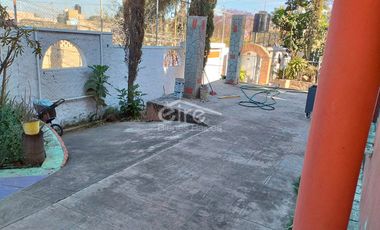 Inmueble con 6 suites, terraza y patio central en El Salto