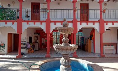Inmueble con 6 suites, terraza y patio central en El Salto