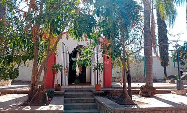 Inmueble con 6 suites, terraza y patio central en El Salto
