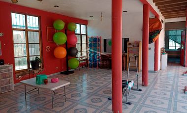 Inmueble con 6 suites, terraza y patio central en El Salto