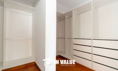 DPTO EN 1ER PISO / 4 DORM C/U CON BAÑO / FRENTE A PARQUE