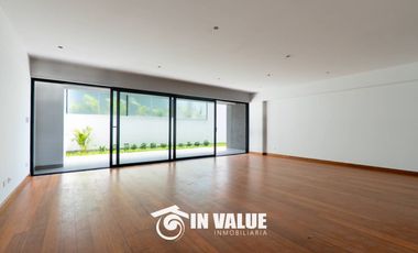 DPTO EN 1ER PISO / 4 DORM C/U CON BAÑO / FRENTE A PARQUE
